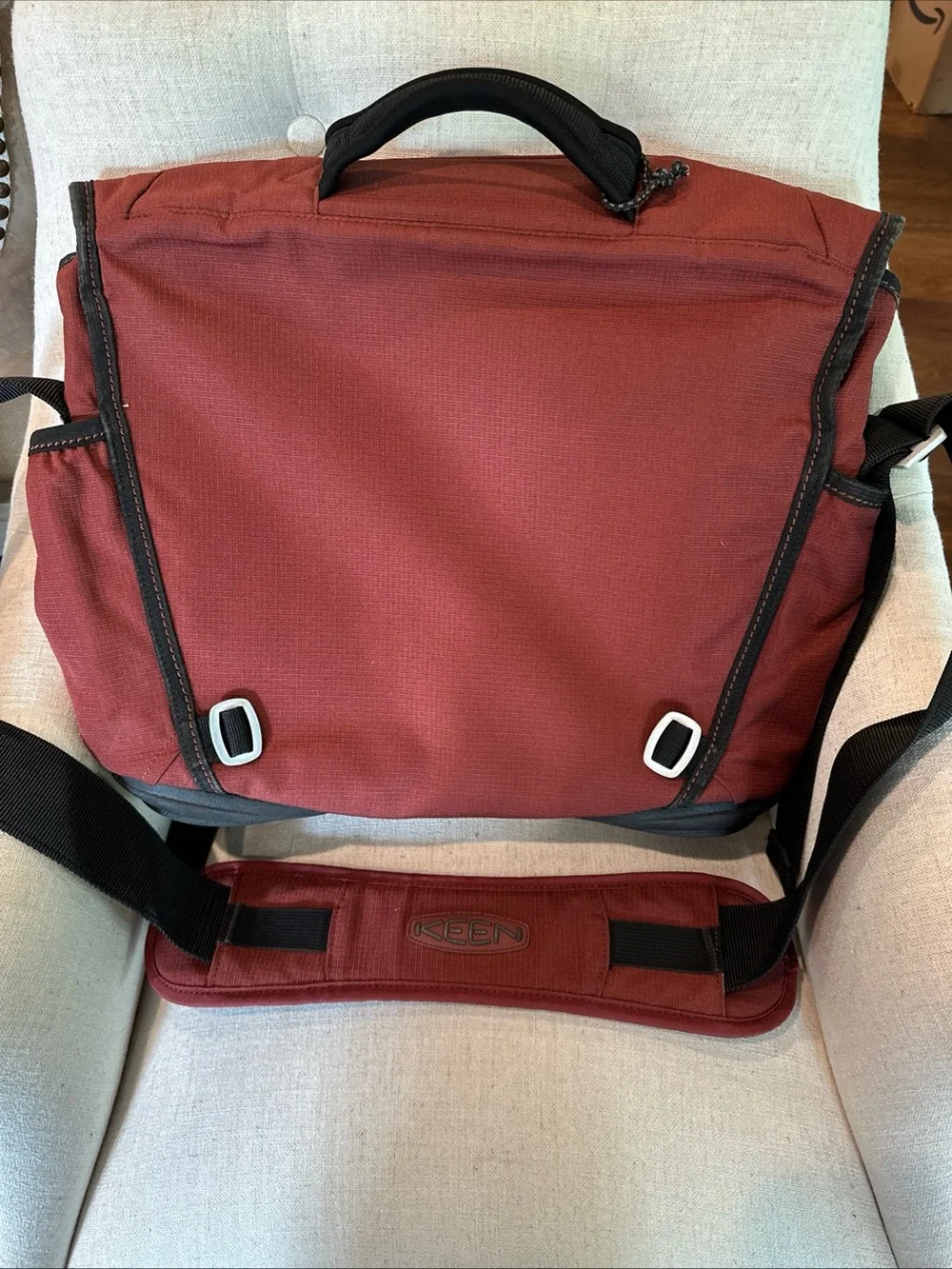 Keen Hybrid Transport Laptop Messenger Crossbody XL Bag Unisex Burgundy & Black